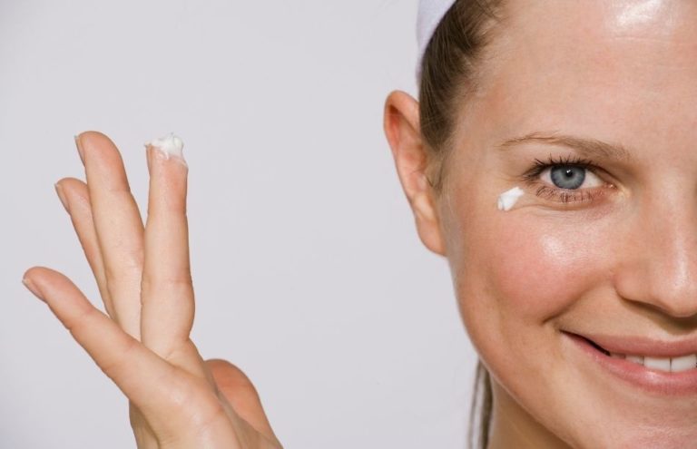 How Does Retin-A Work to Tighten Skin Under Eyes?