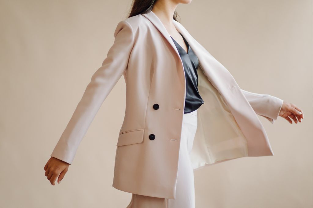 Casual Chic Fall Capsule Wardrobe + 15 Outfit Ideas